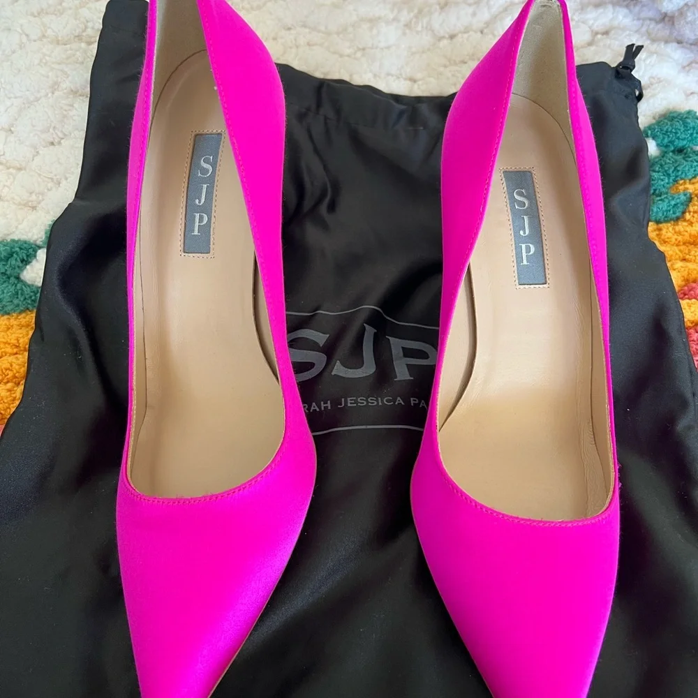 SJP by Sarah Jessica Parker Fuchsia Heels - Picture 3 of 3
